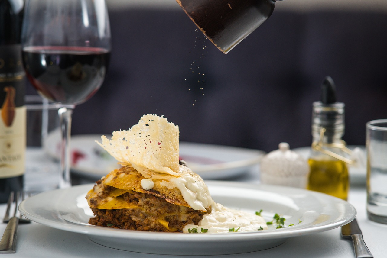 Die Gastronomie in Detmold begeistert mit einer vielseitigen Auswahl an regionalen Spezialitäten, gemütlichen Gasthäusern und internationalen Restaurants, die für jeden Geschmack etwas zu bieten haben.